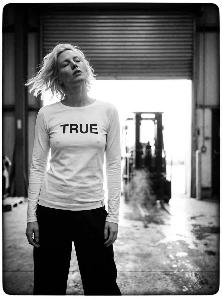 Woman's T-shirt long sleeves